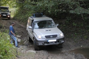 Einweiser auf glitschigem Untergrund